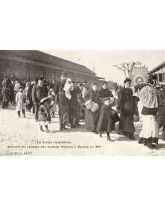 CPA Suisse Genève Passage des évacués Guerre 1914