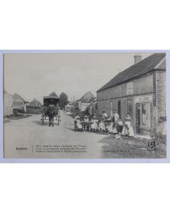 CPA Yonne Paron Café du centre Attelage