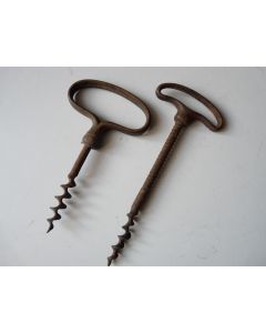 Deux  tire-bouchons anciens