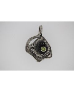 Bijoux pendentif design d'artiste argent péridot