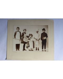 Photographie Enfants déguisés tenues travail P. Bonzon Genève 1928