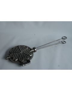 Ancien Moule à gaufre cœur en fonte