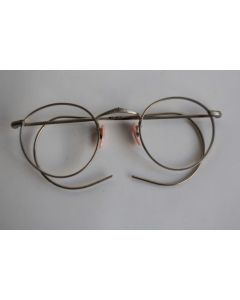 Ancienne paire de lunettes enfant