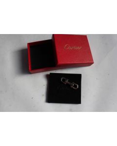 CARTIER un bouton de manchette argent Forme C.