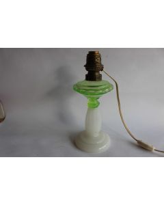 Lampe a pétrole verre opalin et verre a l'urane ouraline XIXe siècle