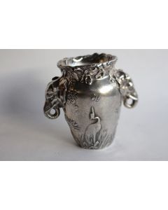 Vase aux éléphants Art nouveau argenté