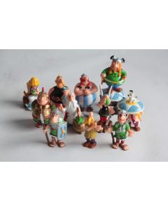 KINDER 11 Figurines Astérix et les romains 2000 série complète