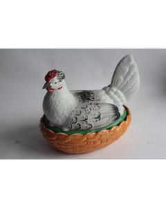 Terrine trompe l'œil Poule couveuse porcelaine biscuit