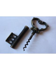 Tire-bouchon clef bronze a patine verte