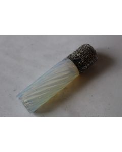 Flacon à sel argent et cristal opalescent