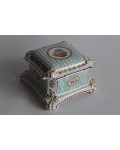 Ancienne Boite à bijoux porcelaine