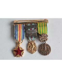 Ancienne barrette 3 décorations réductions militaires