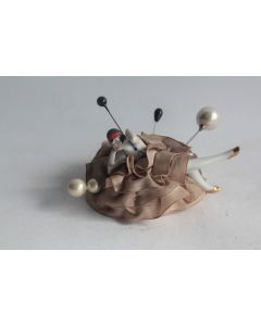 Pique aiguilles Demi figurine porcelaine Art Déco