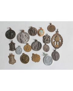 Lot 17 Médailles religieuses