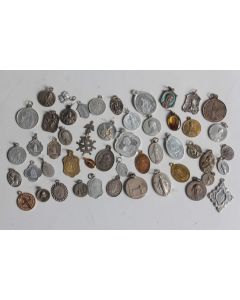 Lot 50 Médailles religieuses