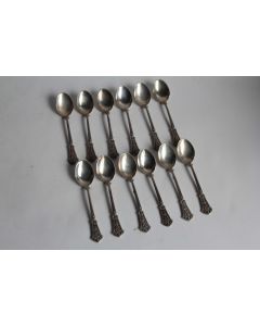 Douze petites cuillères à moka argent