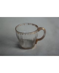 Ancien verre à liqueur à anse verre soufflé émaillé or