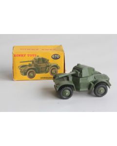 DINKY TOYS Véhicule militaire Daimler automitrailleuse Armoured Car 670