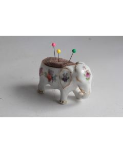 Pique aiguilles Éléphant porcelaine Dresden