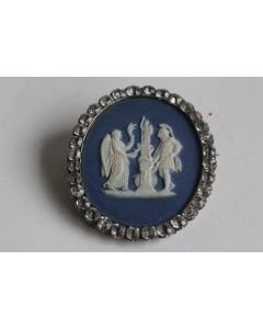 Broche porcelaine biscuit de Wedgwood