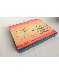 Ancienne Boite d'enseignement de physique nucléaire Engels