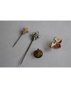 Quatre anciennes insignes Scout 