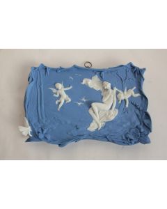 Bas relief porcelaine biscuit femme angelots 1900 Art nouveau