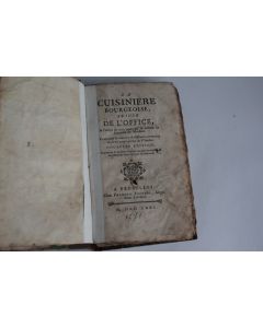 Livre La cuisinière bourgeoise suivie de l'office 1771