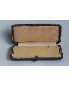 Écrin pour montre bracelet bijoux cuir doré au fer XIXe siècle