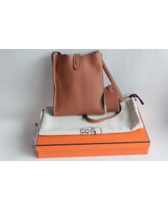 HERMES Sac Pochette uniforme bandoulière Onimaitou cuir marron
