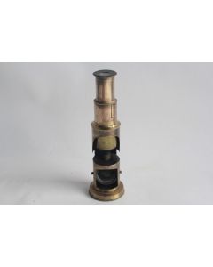 Ancien petit microscope à niche