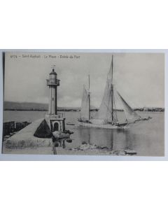 CPA Var Saint Raphaël Le Phare Entrée du Port
