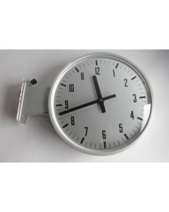 INDUCTA Horloge murale industrielle double face Montre