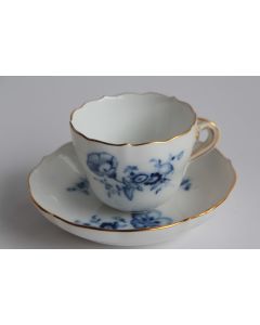 MEISSEN Tasse à café porcelaine Fleur bleue XIXe siècle