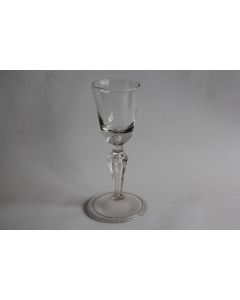 Verre à pied soufflé XVIIIe siècle