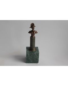 Buste de femme bronze signé