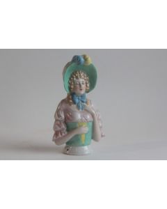 Demi figurine porcelaine Femme au chapeau