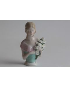 Demi figurine porcelaine Femme au bouquet de marguerites