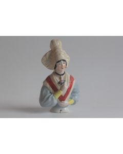 Demi figurine porcelaine Femme Normande
