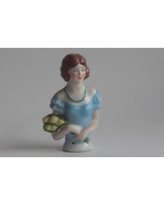 Demi figurine porcelaine Femme au bouquet de fleurs