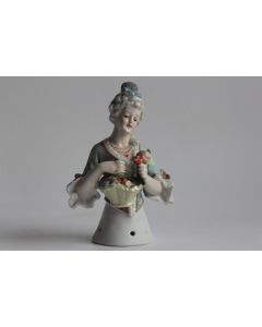 Demi figurine porcelaine Femme Vendeuse de fleurs