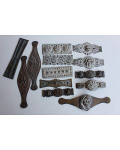 Treize moules pour bijoux Orient