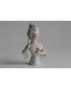 Demi figurine porcelaine Femme Marquise à l'éventail