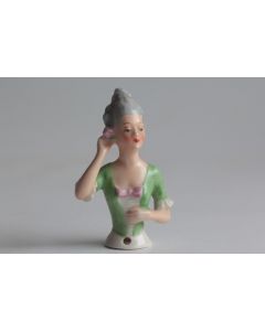 Demi figurine porcelaine Femme Marquise