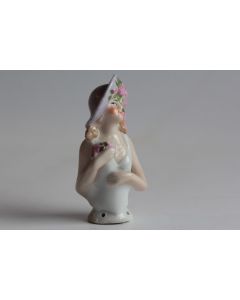 Demi figurine porcelaine Femme aux roses