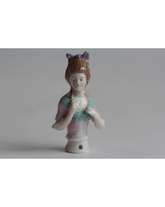 Demi figurine porcelaine Marquise tenant une lettre