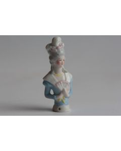 Demi figurine porcelaine Marquise à l'éventail
