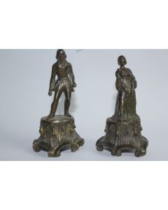 Paire de petits bronzes anciens couple gentilhomme et gente dame 