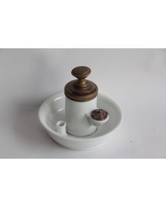 Ancien encrier à pompe porcelaine