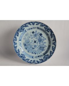 Plat porcelaine bleu-blanc Compagnie des Indes Chine XVIIIe siècle